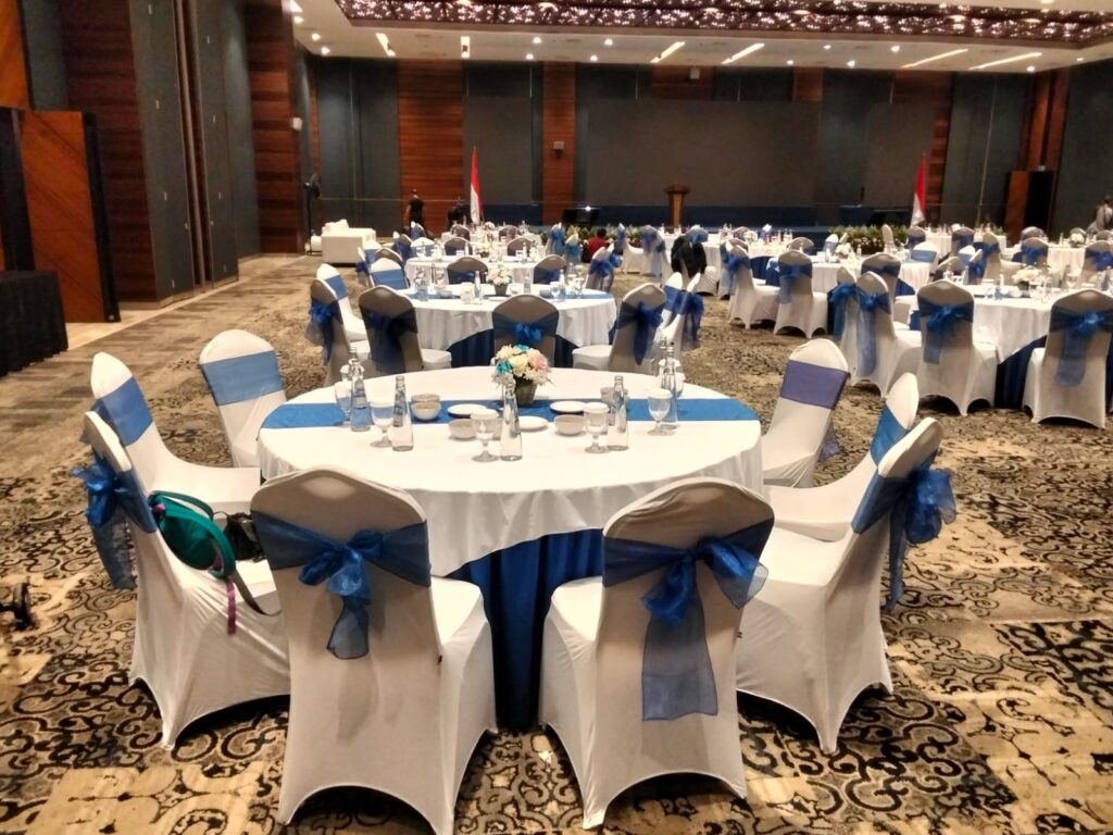 SEWA MEJA BULAT KEMANG